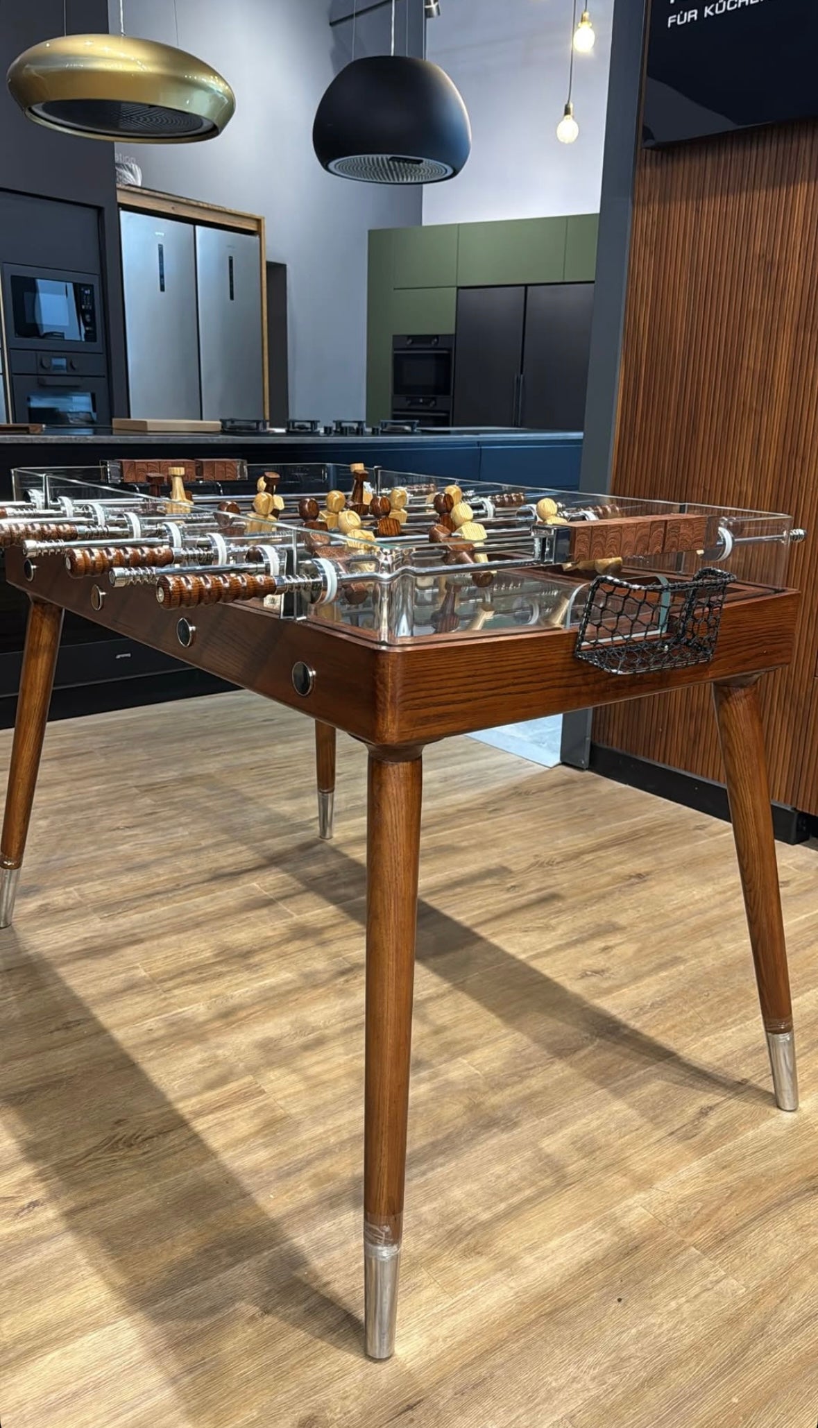 שולחן כדורגל בעיצוב עץ – Classic Pro Edition